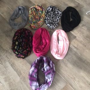 lot of 8 infinity scarfs